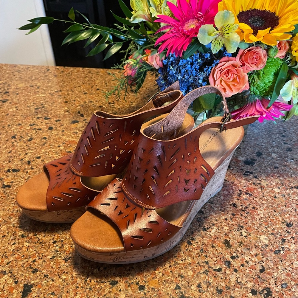 Platform Sandals - Picture 2 of 8